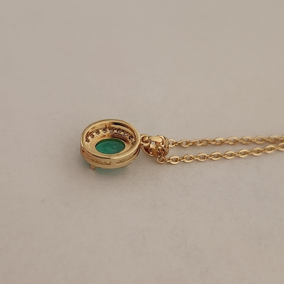 New 18K Gold Plated Oval Cut Green Sapphire Diamond Necklace Pendant and Chain - Picture 4 of 7